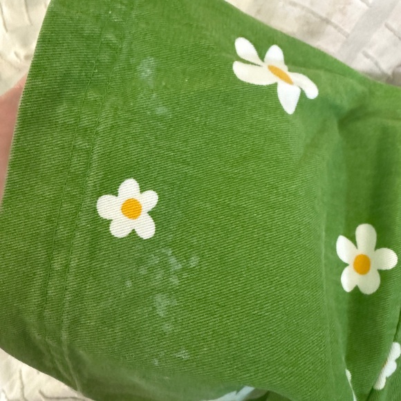 Big Bud Press Green Daisy Print Apparel - Picture 4 of 5